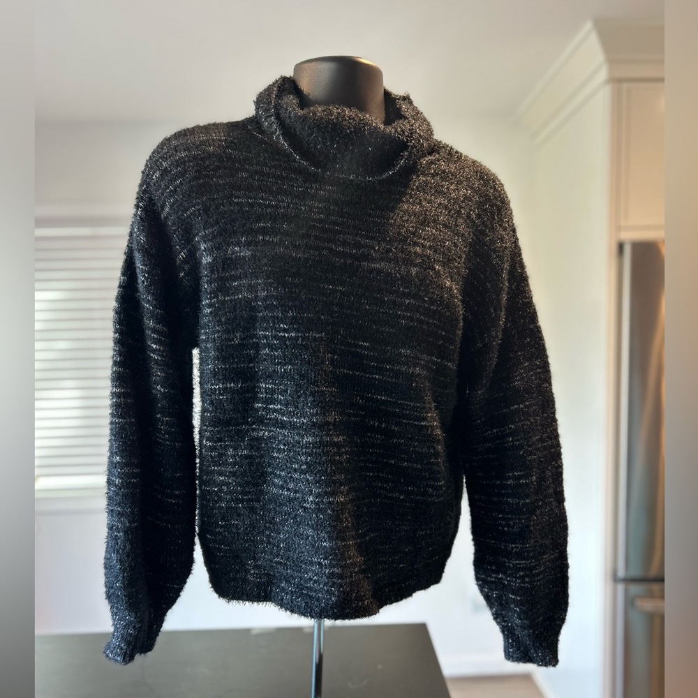 Cozy black and white turtleneck sweater in XL